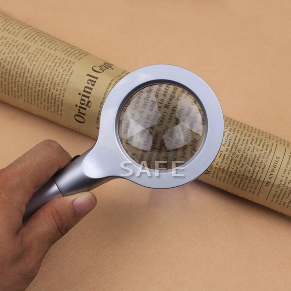 5x Magnifier with LED Illumination